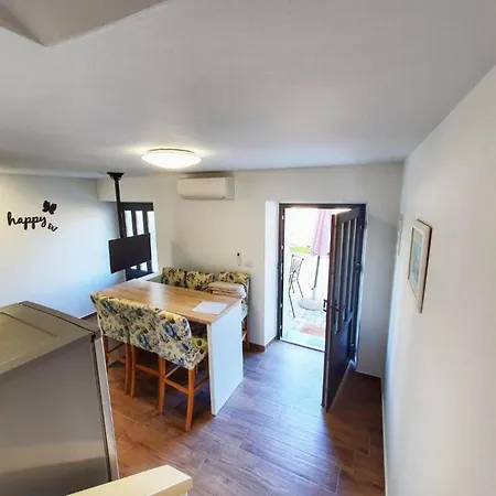 Apartment Gemuetliche Daniela Mit Pool Und Jacuzzi *