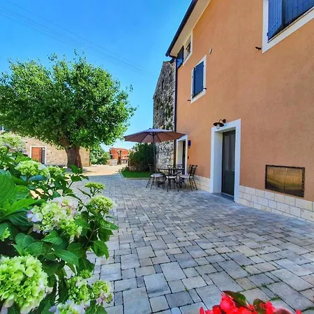 Gemuetliche Daniela Mit Pool Und Jacuzzi Apartment *