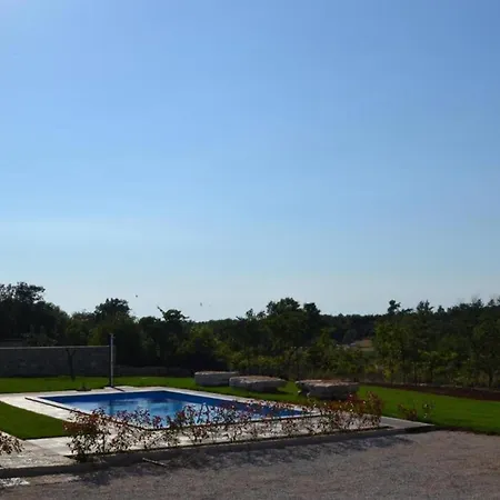 Apartment Gemuetliche Daniela Mit Pool Und Jacuzzi