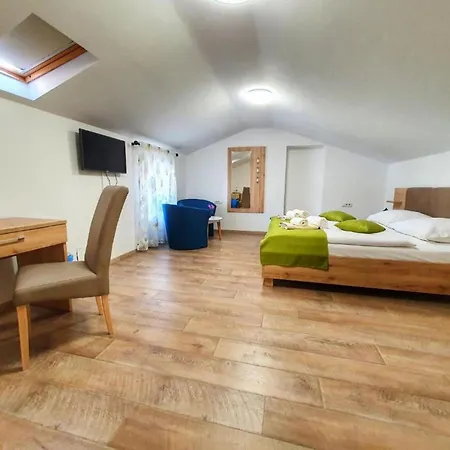 Apartment Gemuetliche Daniela Mit Pool Und Jacuzzi *