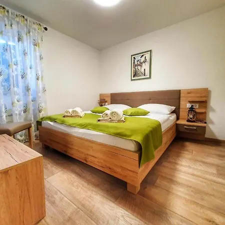Apartment Gemuetliche Daniela Mit Pool Und Jacuzzi Veleniki